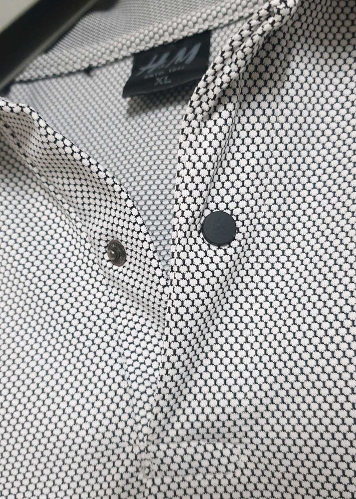 new👌H&amp;M Textured Polo Shirt