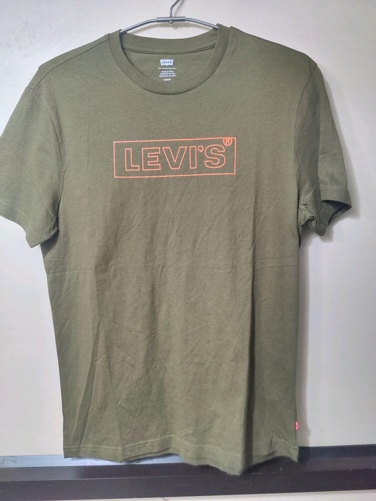 Levi's Men's Casual Tshirt.  Like New.