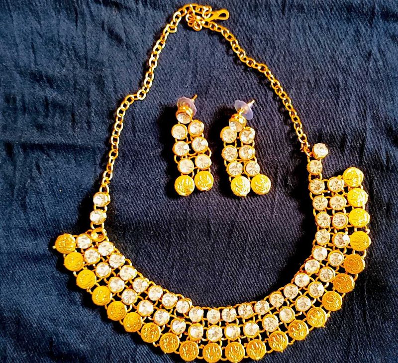 A Beautiful Neck Set With Earrings
