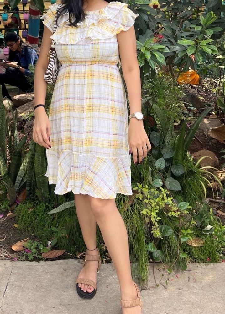 Chic Plaid Ruffle Dress
