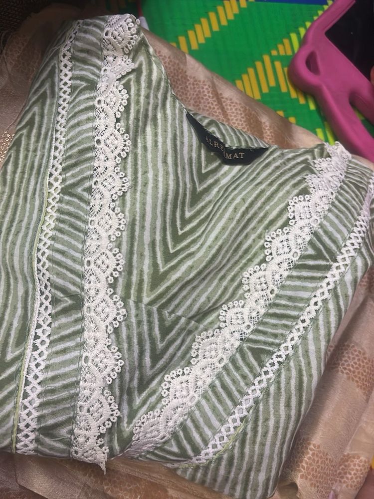 Elegant Green Striped Kurta with Lace Detail