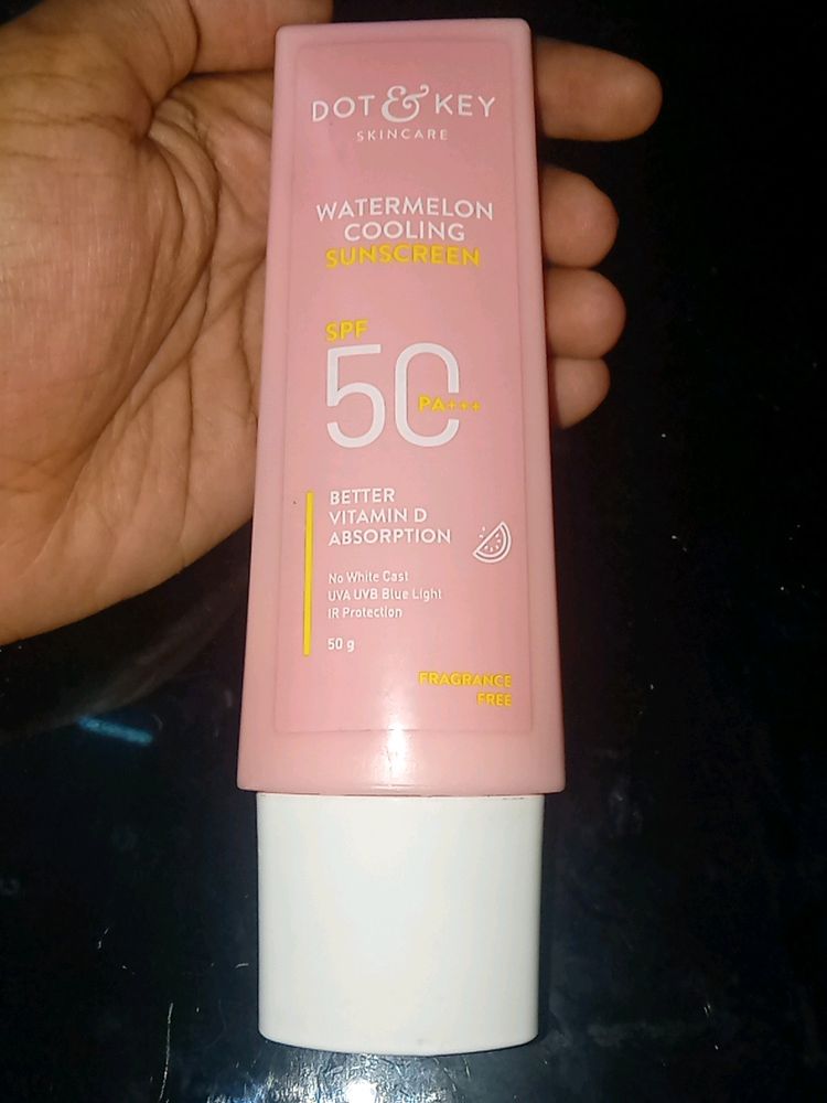 Dot and key cooling sunscreen