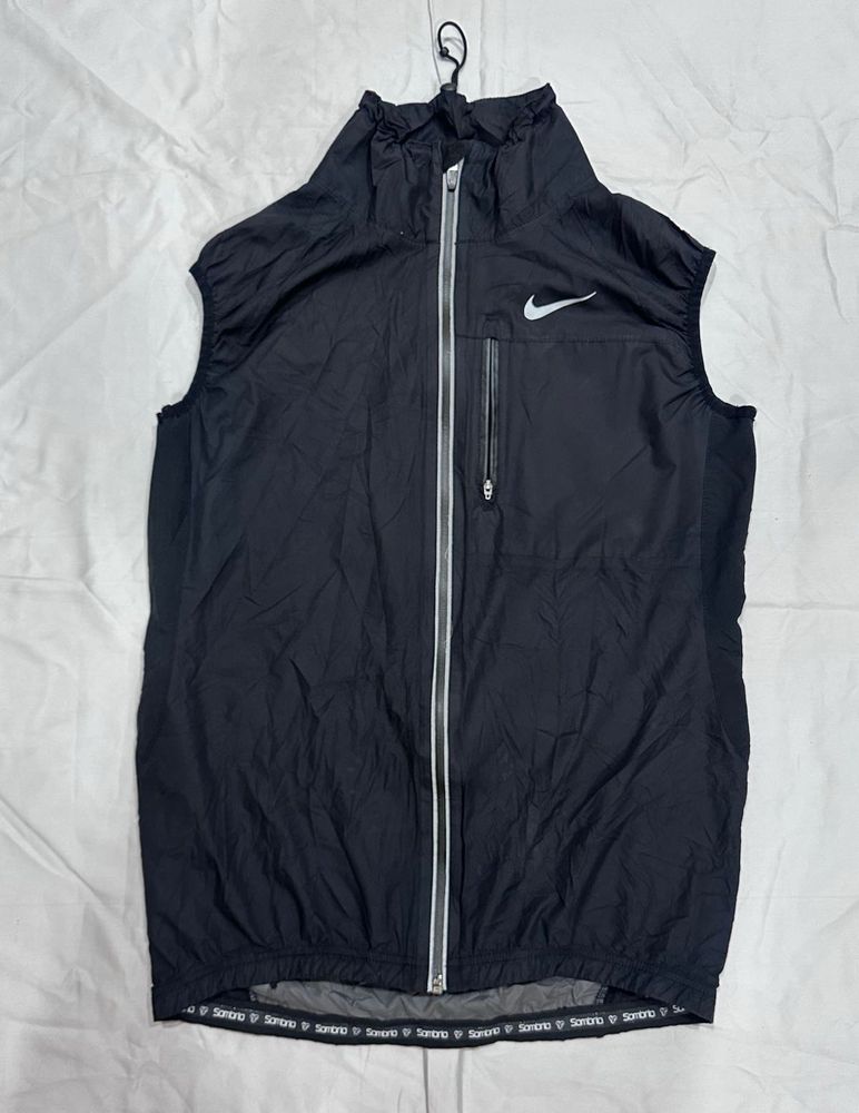 Nike Black Sleeveless Windbreaker Vest | Running &amp;