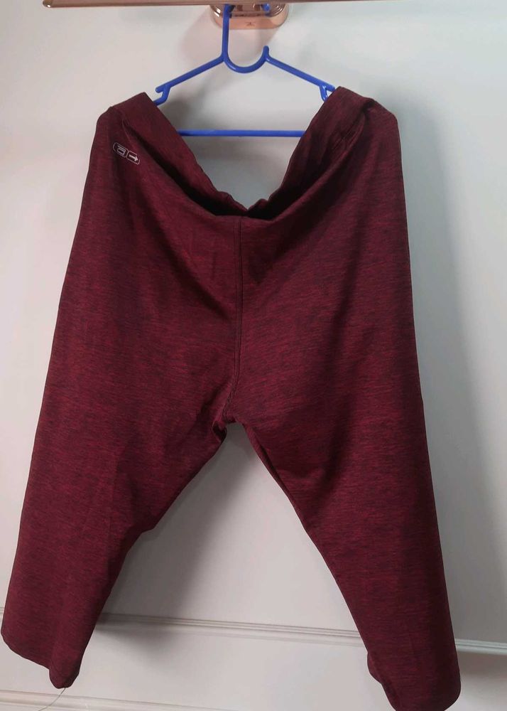 Burgandy Comfortable Joggers/gymwear 3/4 th