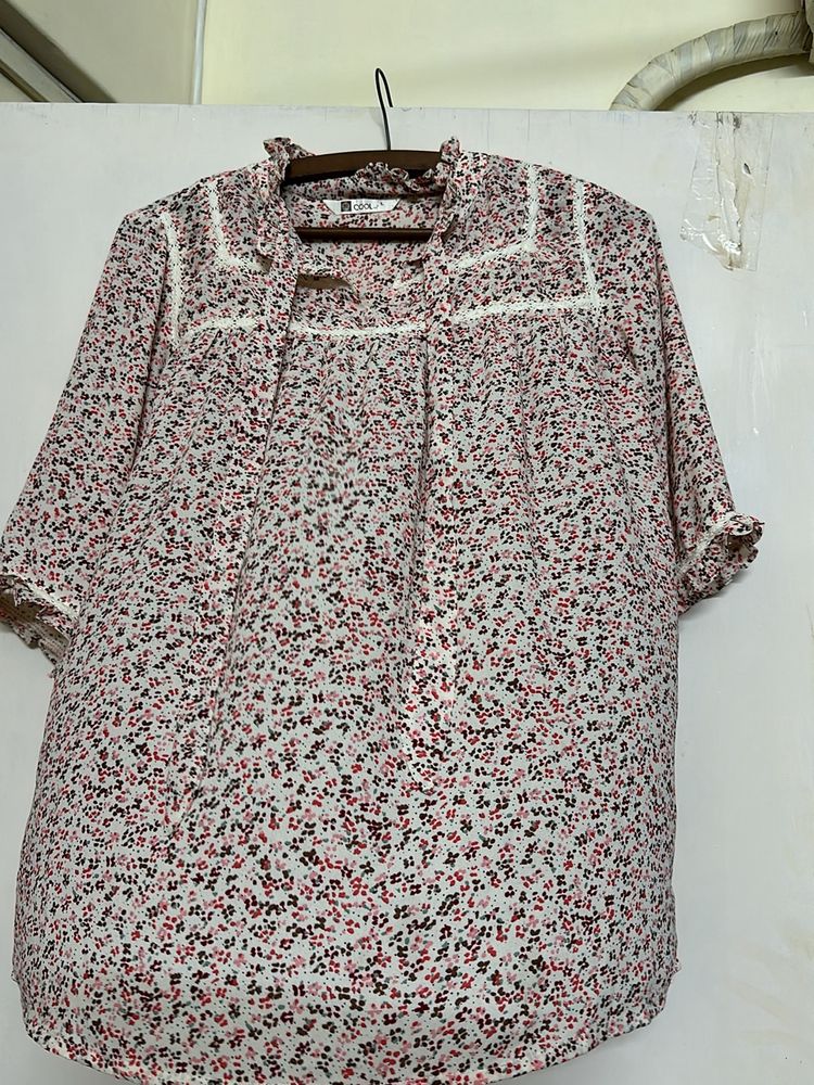 Floral Top With Lace -L