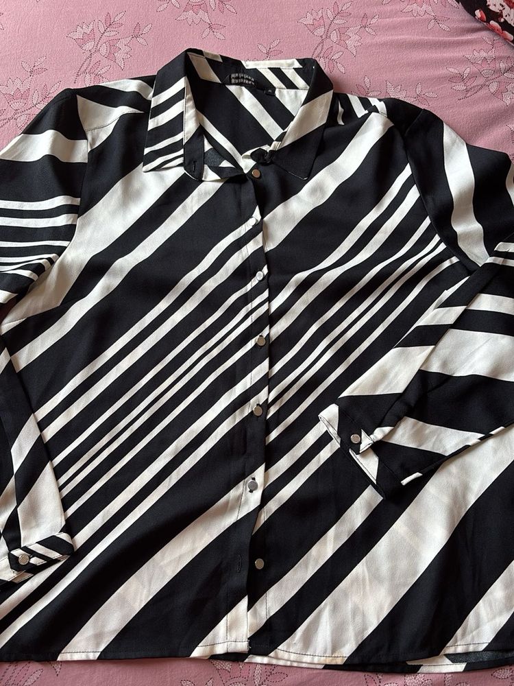 Chic Black &amp; White Striped Button-Up Shirt