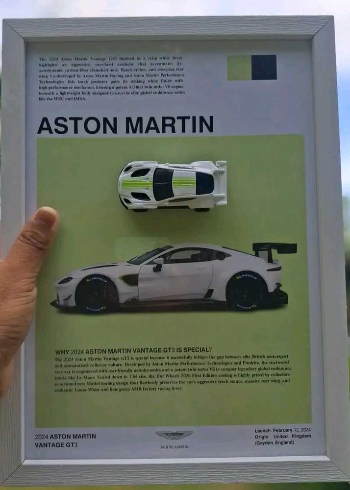 Aston Martin Vantage GT3 Diecast Model frame