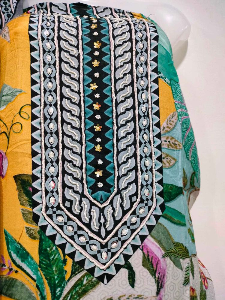 Embellished Kurta Set with Floral Print