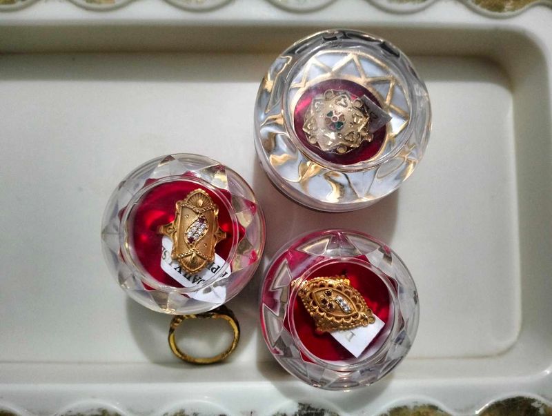 Set of 4 Elegant Gold Rings