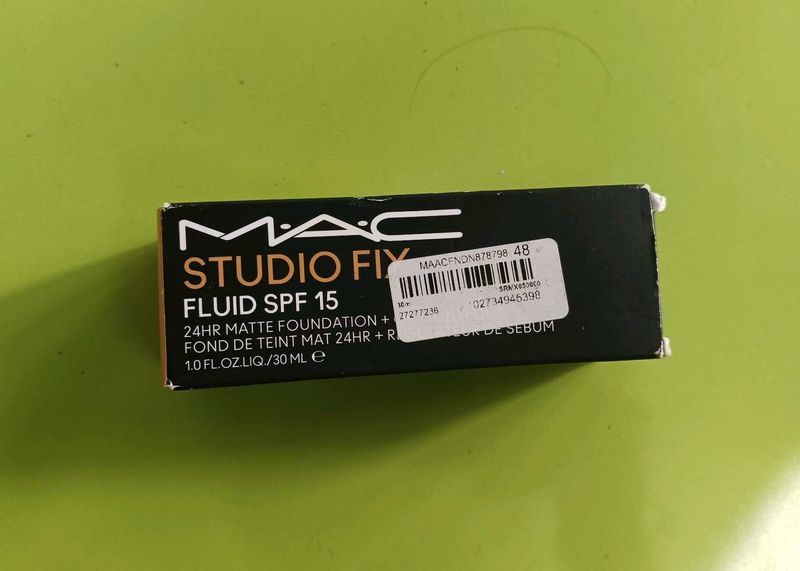 MAC Studio Fix Fluid SPF 15 Foundation