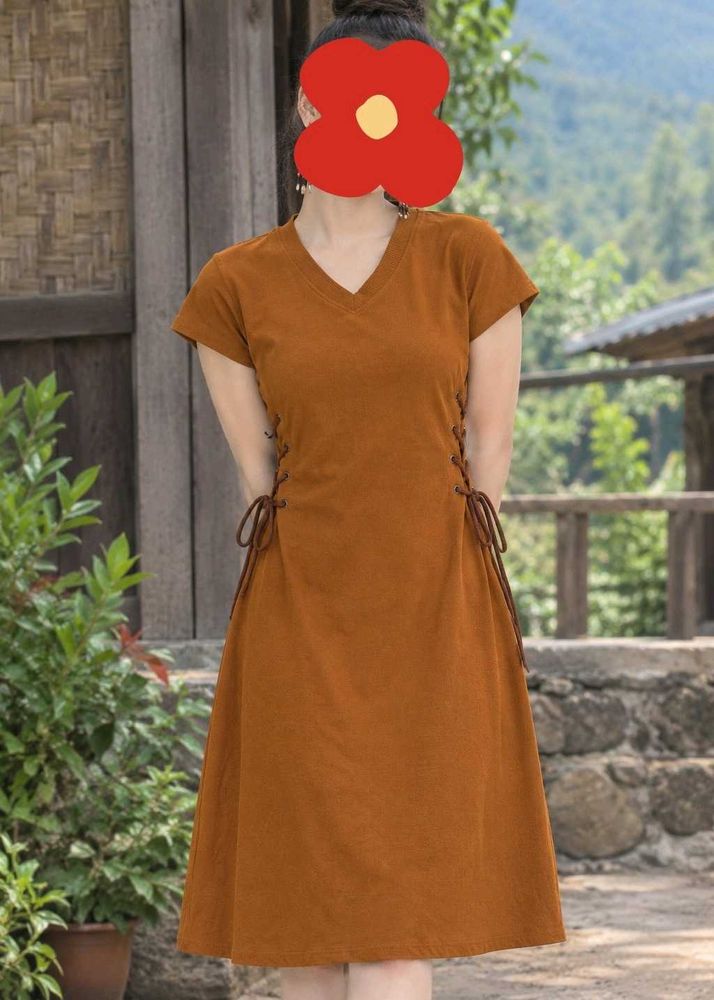 Chic Lace-Up Detail Midi Dress