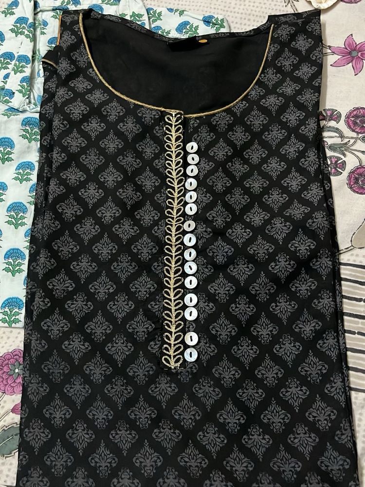 Elegant Black Kurta with Intricate Design
