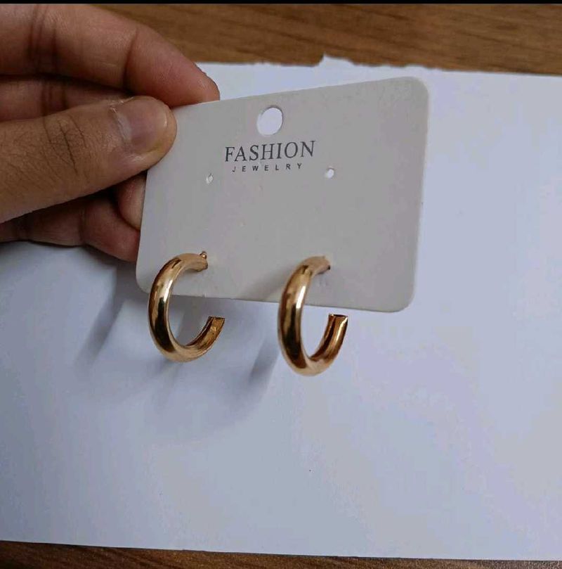 Chic Gold Hoop Earrings