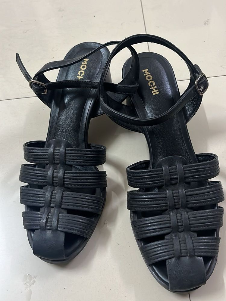 Stylish Black Strappy Block Heels EU 37