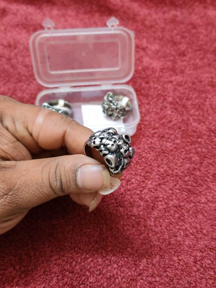 Gothic Skull Ring