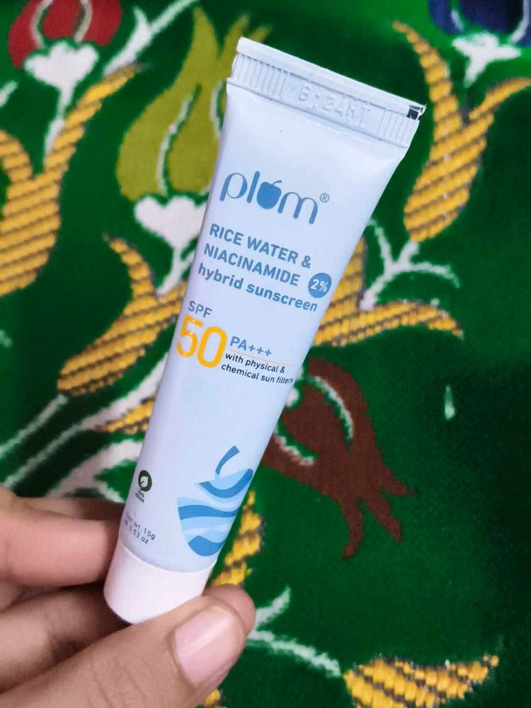 Plum 2% Niacinamide &amp; Rice Water Sunscreen SPF 50