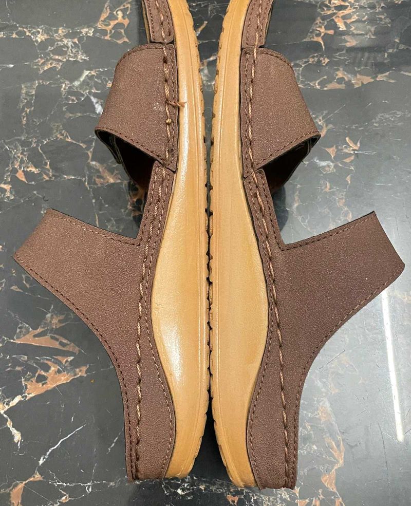 Soft comfy slippers used twice, minor top marks, g
