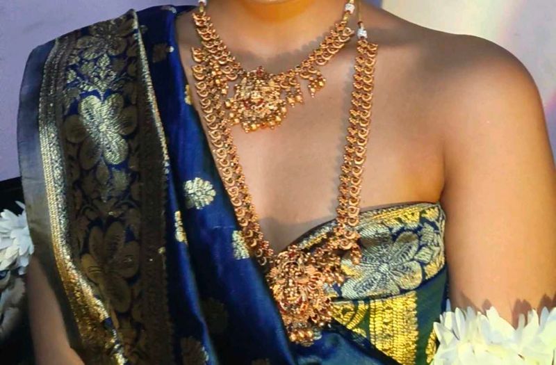Exquisite Gold-Tone Jewellery Set