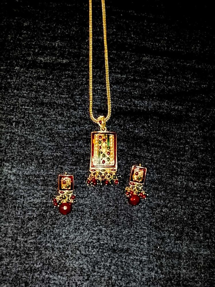 Elegant Gold Plated Chain pendant &amp; Earrings Set