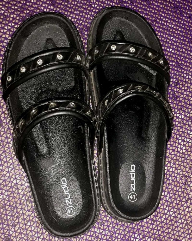 Zudio Black Embellished Flat Sandals