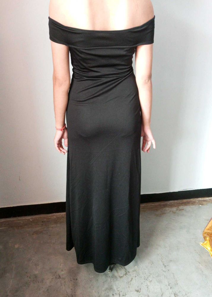 Elegant Off-Shoulder Black Maxi Dress
