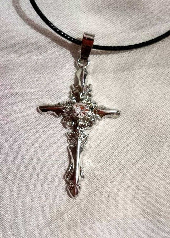 •°Gothic White Diamond Cross Necklace °