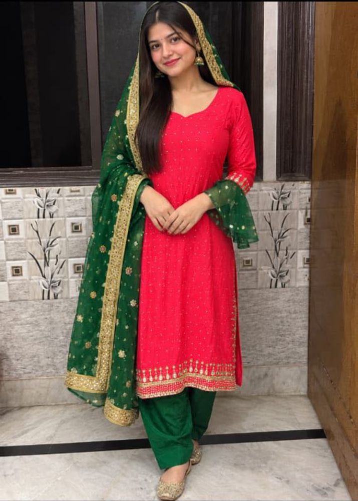 beautiful contrast suit