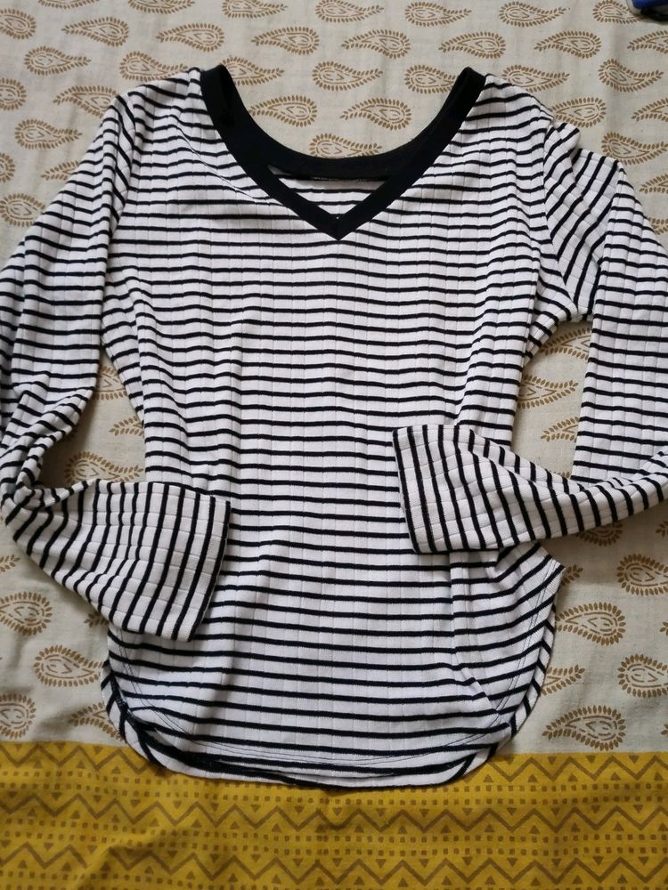 New Woolen Tshirt Black And White Striped