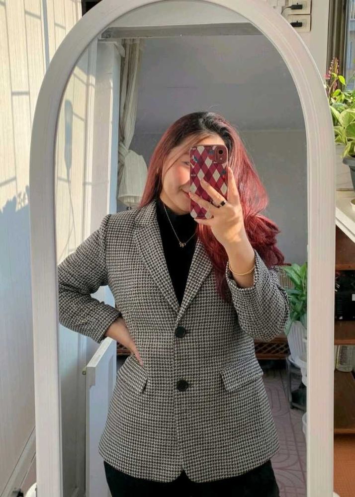 Houndstooth Blazer - Classic Style