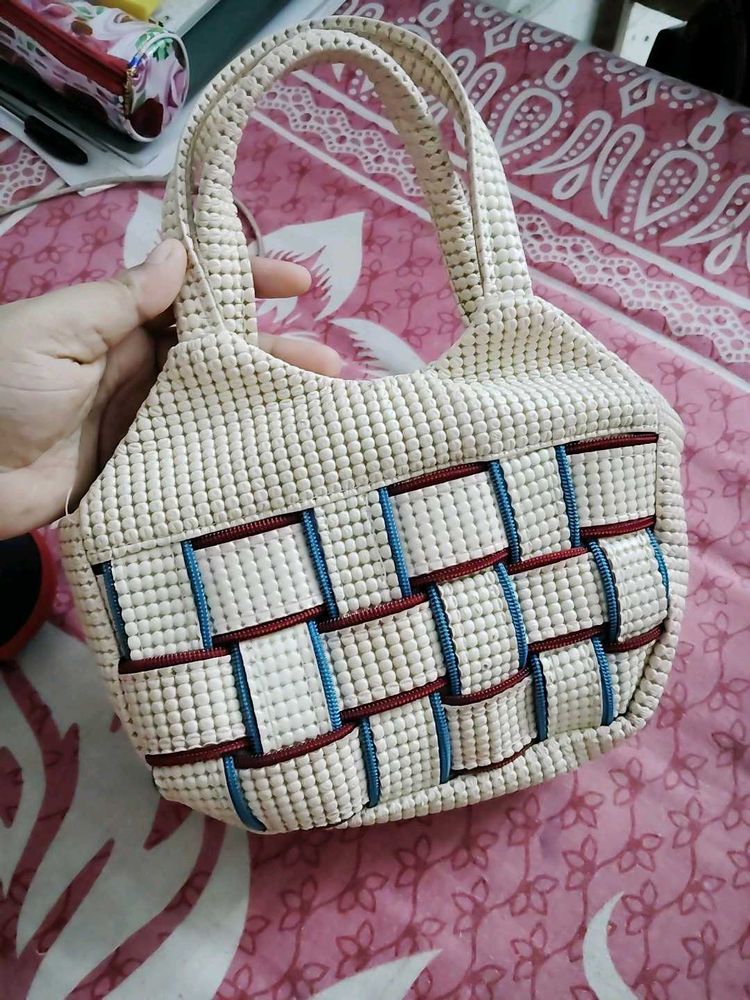 21.Woven Straw Handbag