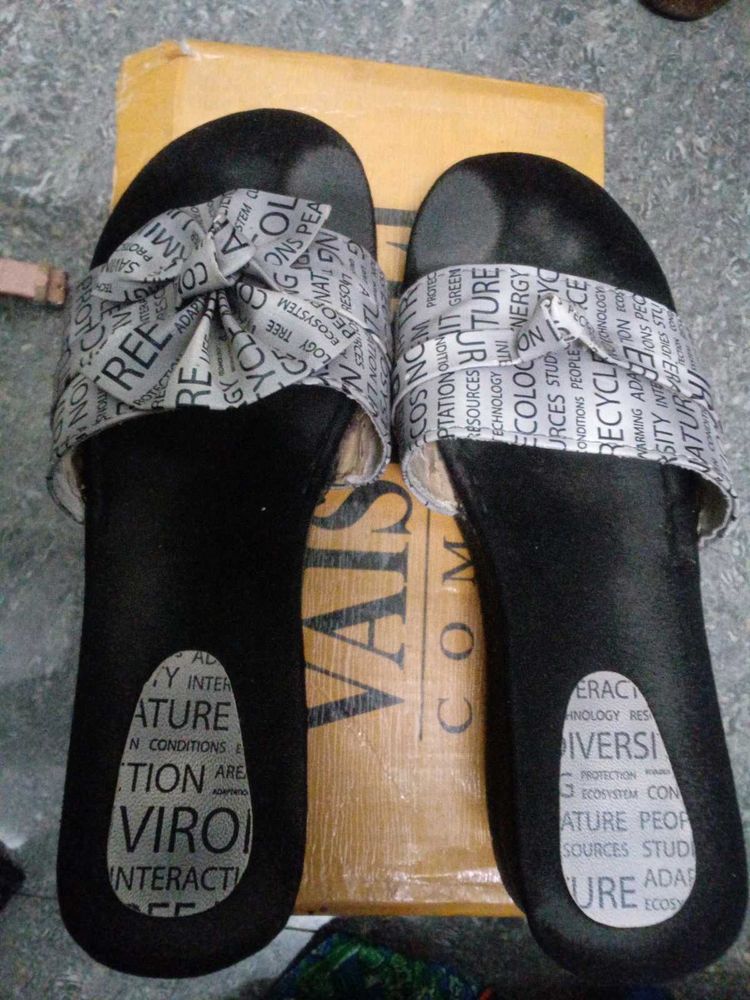 Stylish Women's Slides with Bow Detail