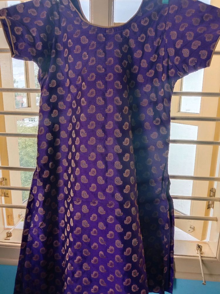 price drop: beautiful never worn ethnic blue kurtha, can be paired with gold colour legging/sharara