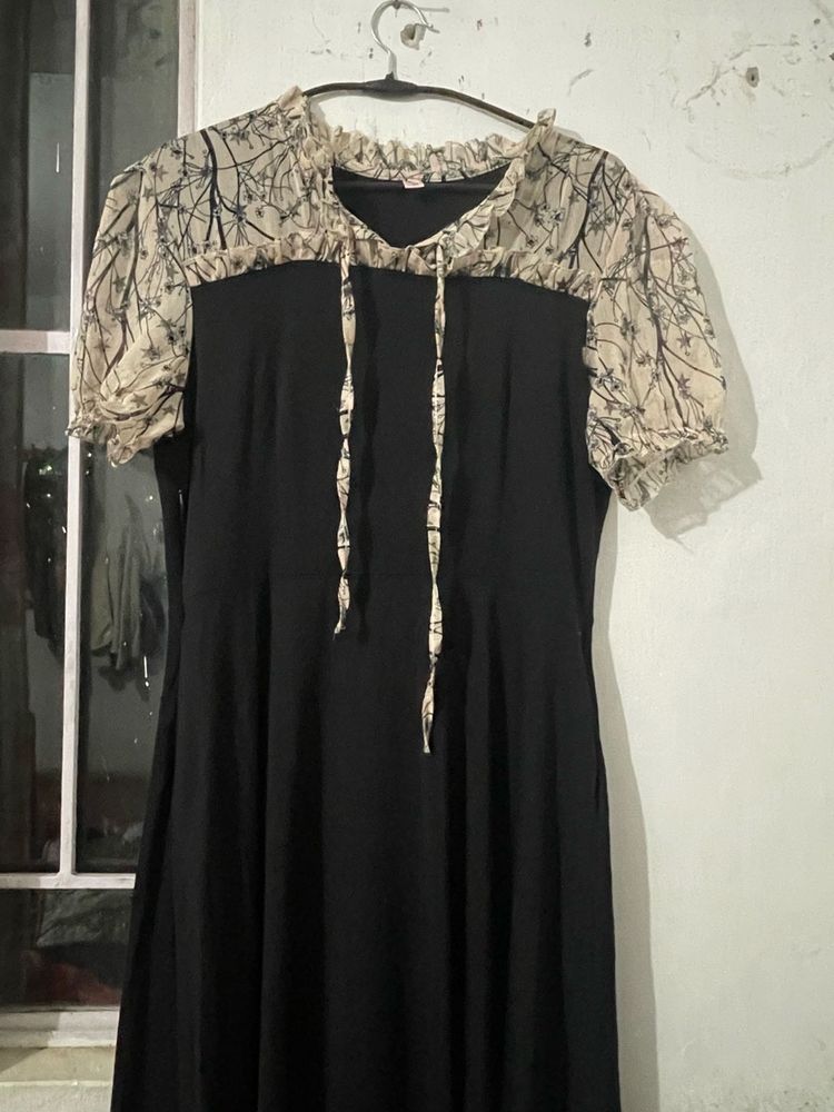 Elegant Black Dress with Printed Sleeves