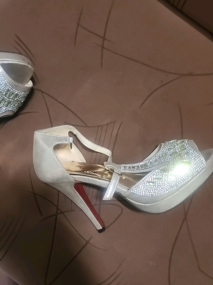 Spiffy Sparrow Heels It's 39 Size