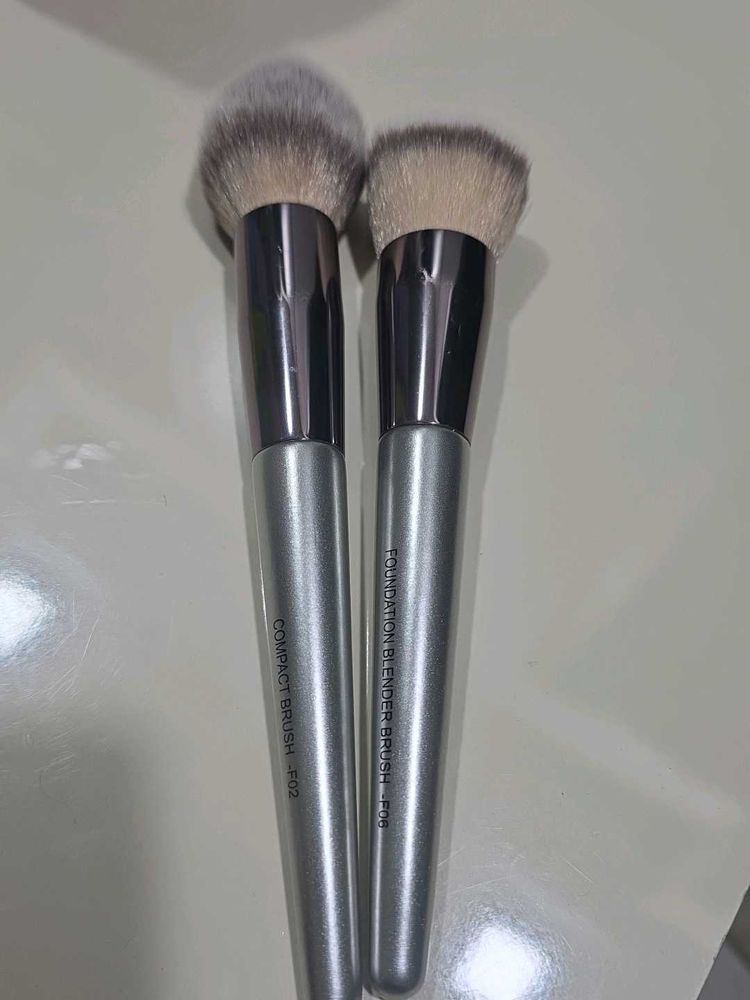 Foundation &amp; Powder brush set