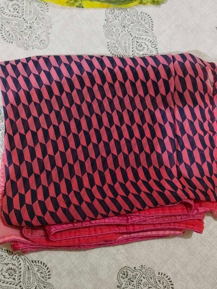 Pink &amp; Navy Geometric Print Saree