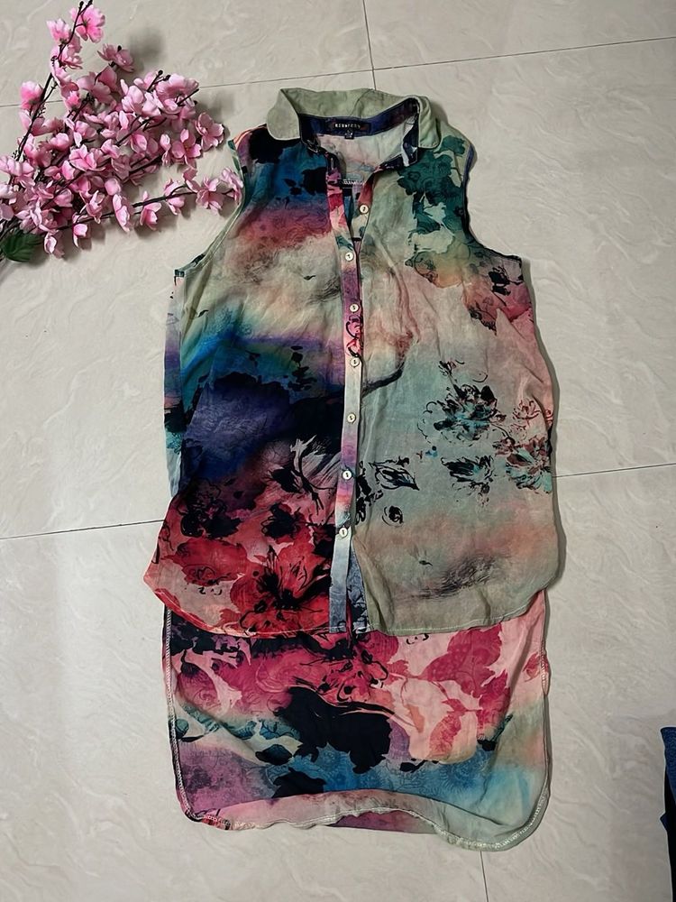 Vibrant Floral Sleeveless Button-Up Top