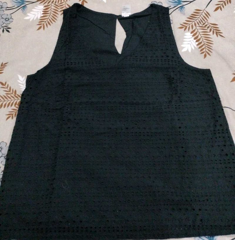 Chic Black Sleeveless Top