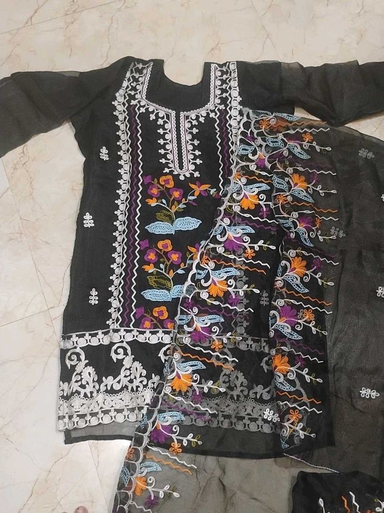 Embroidered Black Kurta with Dupatta