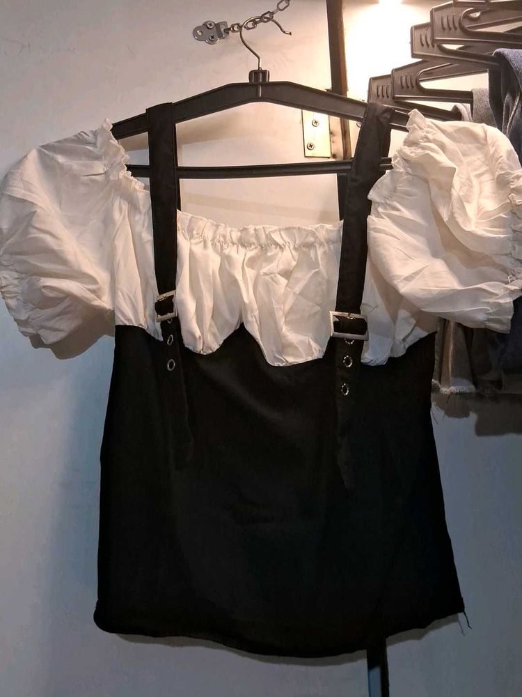 Chic Black &amp; White Puff Sleeve Top
