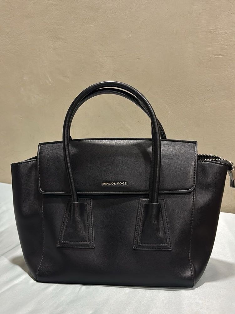 Chic Black Handbag