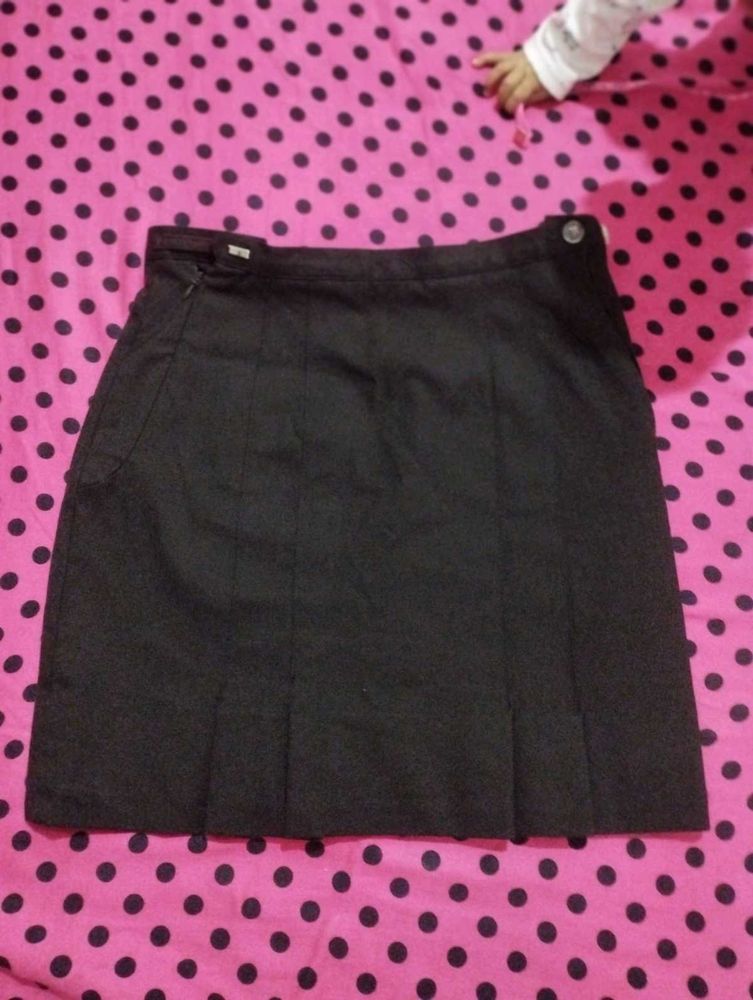 Classic Black Pleated Mini Skirt