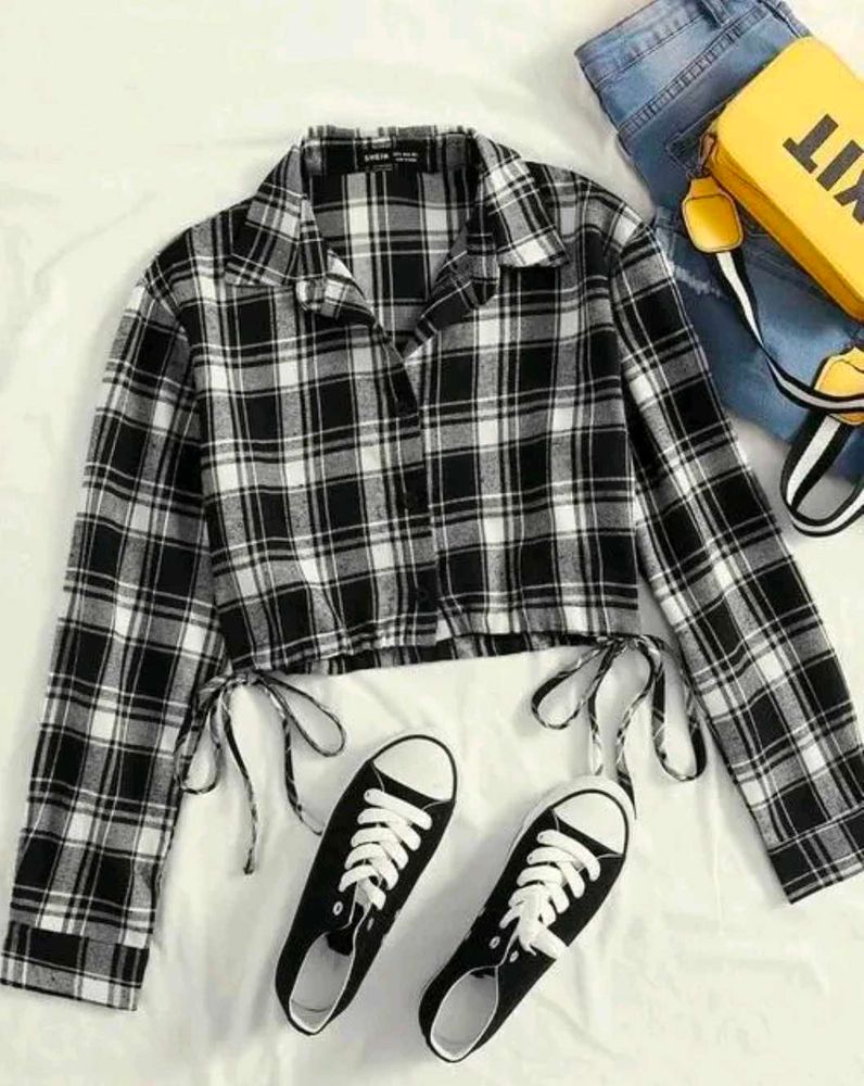 Chic Plaid Cropped Shirt