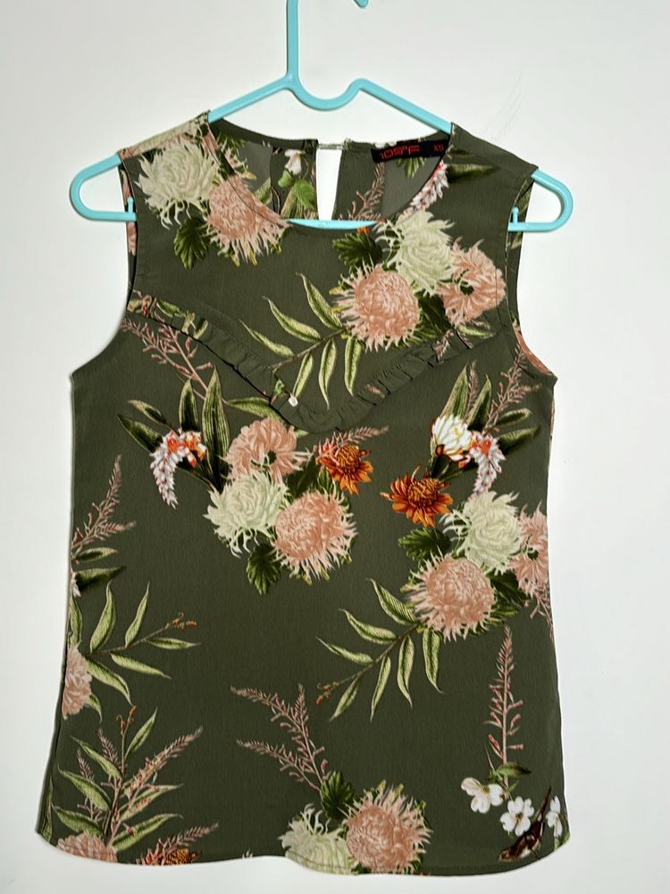 109F sleeveless top