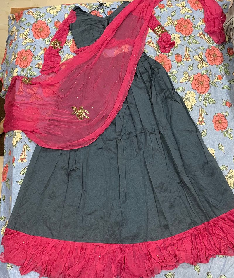 skirt top and dupatta set #lehnga#fullattire #ethnicwear#indianwear