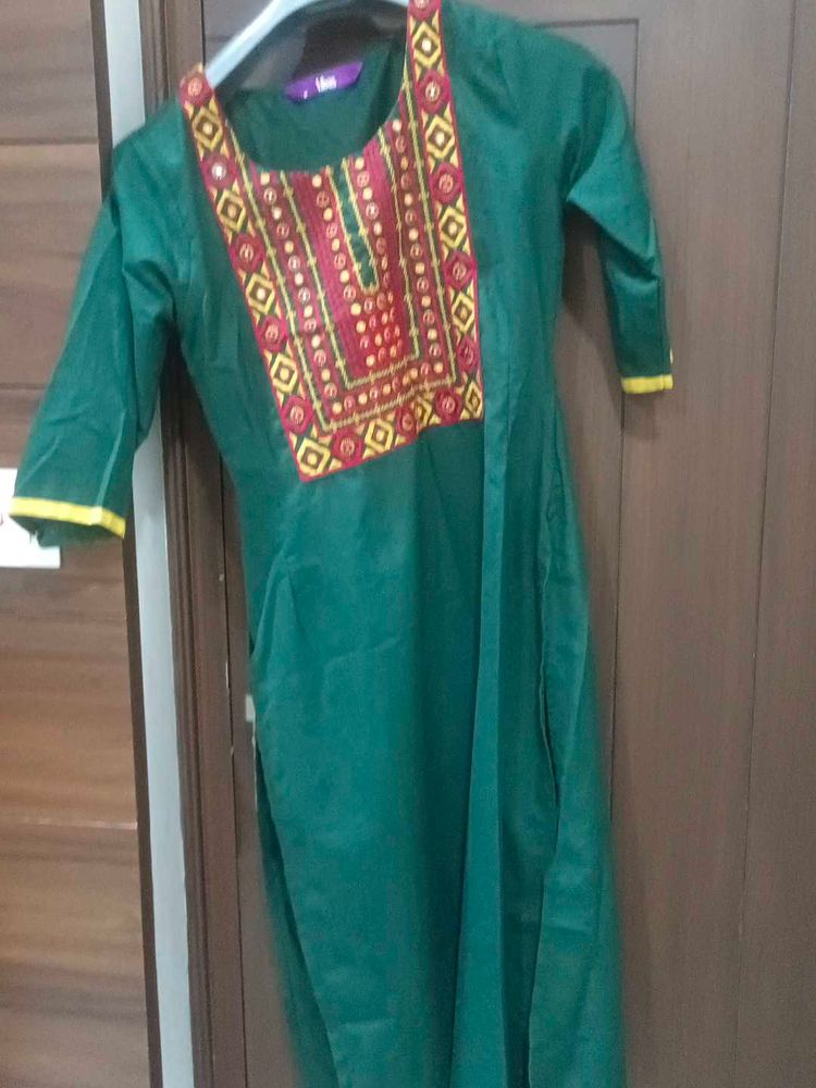 libas Green Embroidered Kurta
