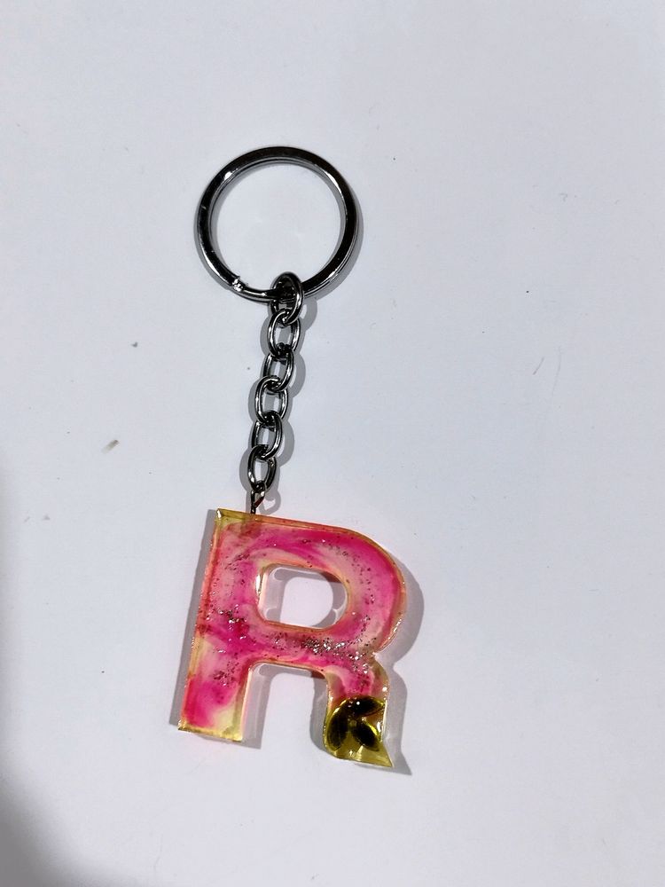 R initial Keychain