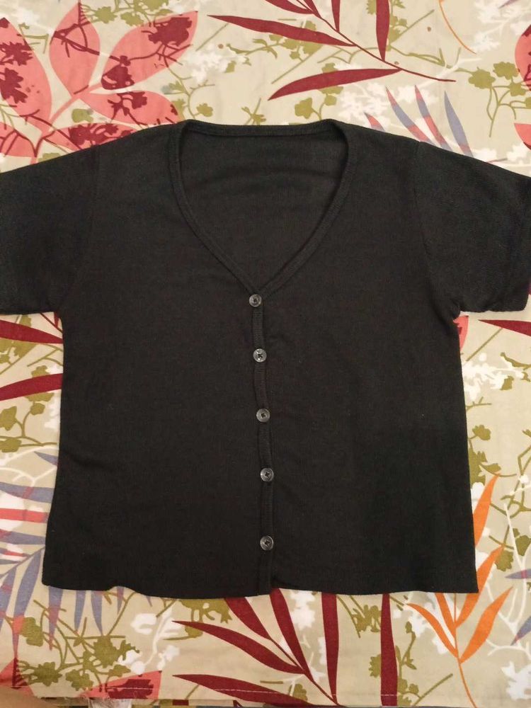 black V-Neck Button-Up ribbed crop Top