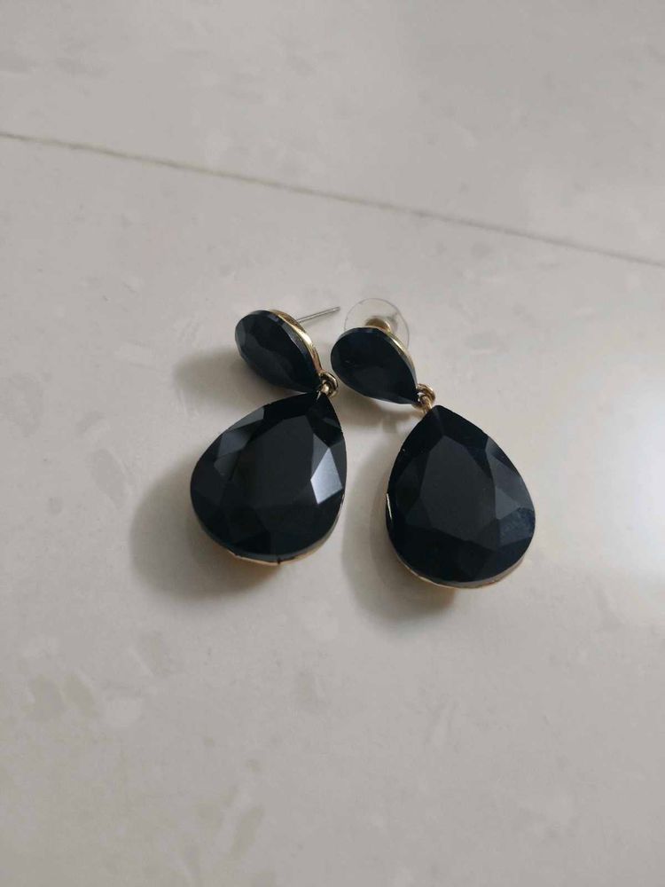 Elegant Black Teardrop Earrings
