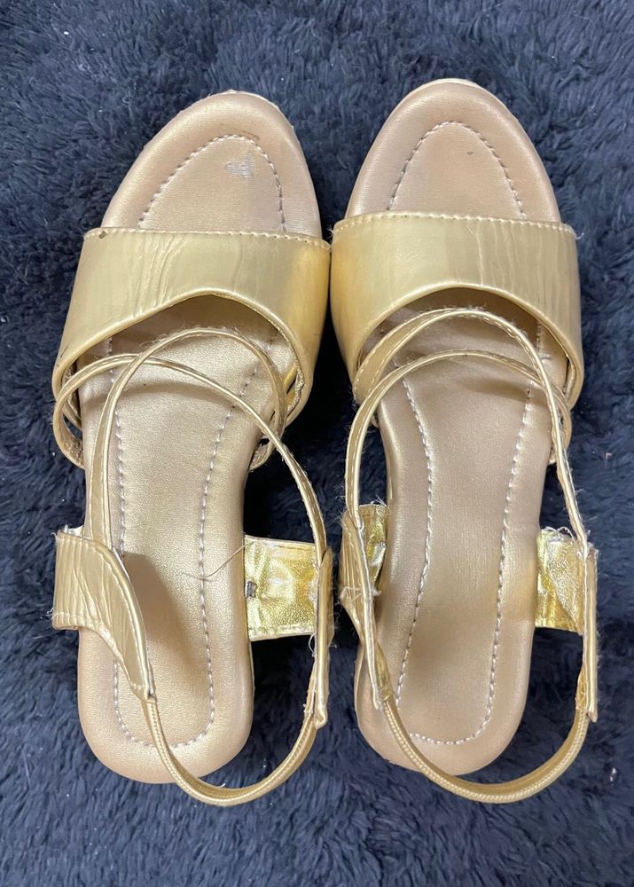 Elegant Golden heels 5.5-7.5 years